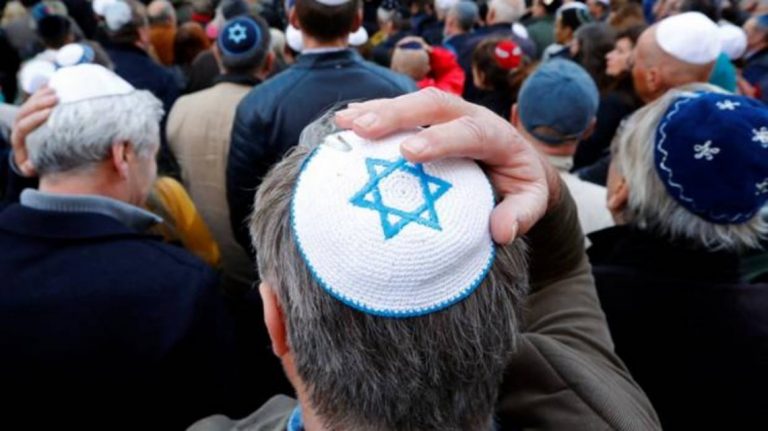 Alemania: un funcionario recomendó a los judíos no usar la kipá por el creciente antisemitismo