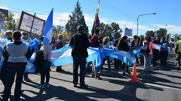 Fracking: Ambientalistas se volvieron a manifestar contra Cornejo