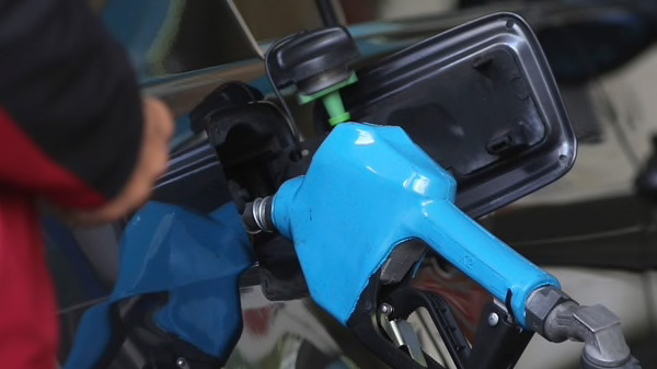 Pese a la postergación del impuesto, los combustibles podrían subir entre 4 y 5 por ciento