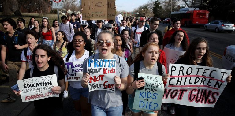 Avanza una ley en Florida para que los maestros puedan ir armados a las escuelas
