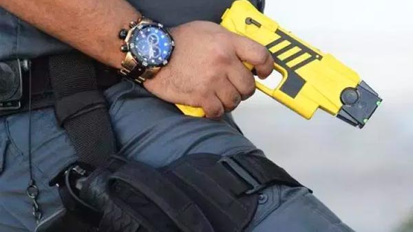 De Marchi pidió las pistolas Taser para los policías de Mendoza