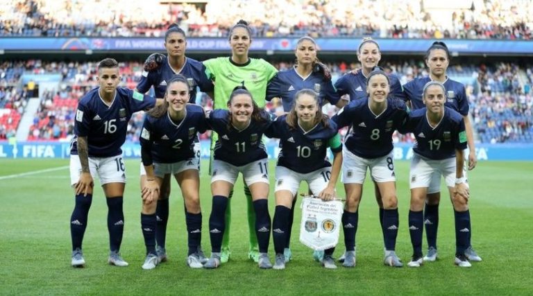 Argentina remontó un 3 a 0, igualó ante Escocia y sueña con la clasificación