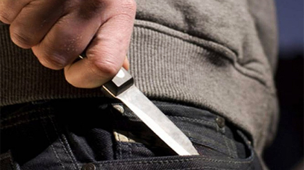 Una joven fue asaltada a punta de cuchillo en la vía pública