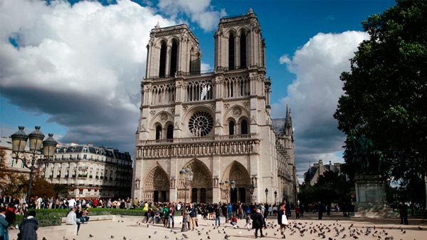 Incertidumbre en París: sólo se abonaron 80 de los 850 millones de euros que prometieron para restaurar Notre Dame