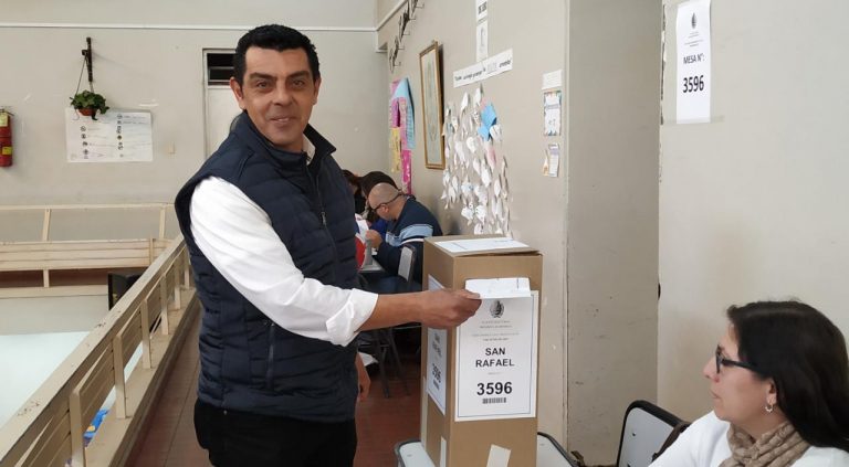 Gabriel Vilche, ya emitió su voto en #SanRafael