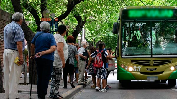 Los boletos gratis para mayores de 70 años se podrán usar únicamente puertas adentro del departamento