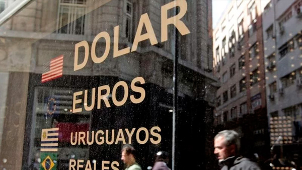 El dólar cerró la semana en alza: en algunos bancos ya se vende a $46