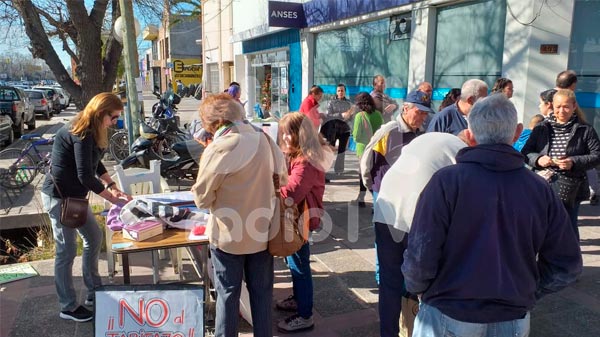 Jubilados y pensionados autoconvocados se manifestaron en la puerta de Anses