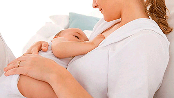 La lactancia materna disminuye el riesgo de padecer cáncer de mama y ovario