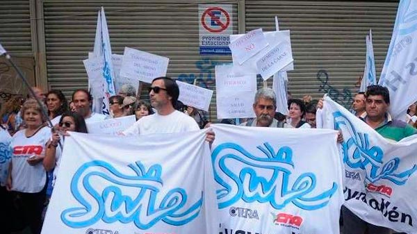 Aumento de sueldo para los docentes: la Justicia le ordenó a Suárez la apertura de paritarias