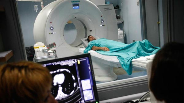 Tras la visita de médicos catalanes especialistas en cáncer, se abrirá un Instituto Oncológico