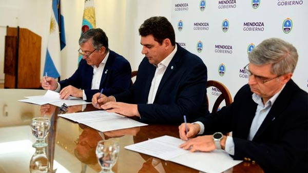 Se firmó el convenio de un plan de capacitación para Portezuelo del Viento entre el Gobierno y la UNCuyo
