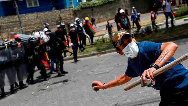 Crece la tensión en Bolivia: los violentos enfrentamientos dejaron al menos 30 heridos