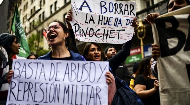 Chile: identifican a 7 de los 15 muertos y ascienden a más de 5.400 los detenidos