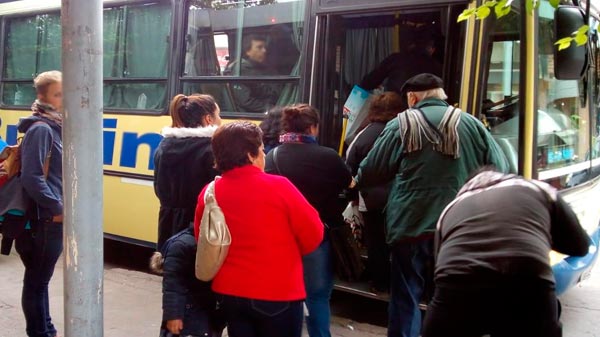 Los choferes de Buttini levantaron el paro porque les prometieron que el viernes van a cobrar