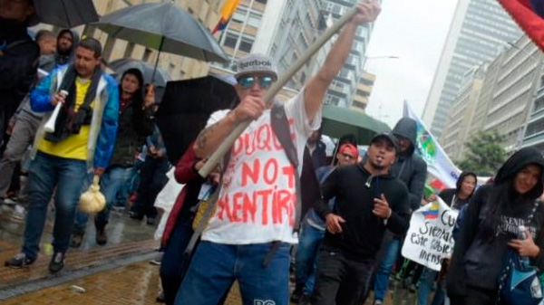 Paro general en Colombia: reprimieron marchas en todo el país e impusieron toque de queda en Cali