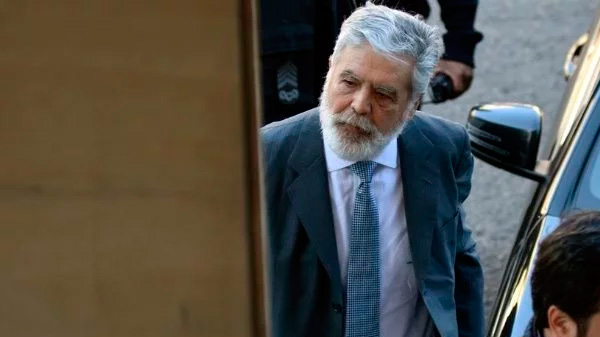 Un Tribunal le otorgó prisión domiciliaria a Julio De Vido pero seguirá detenido