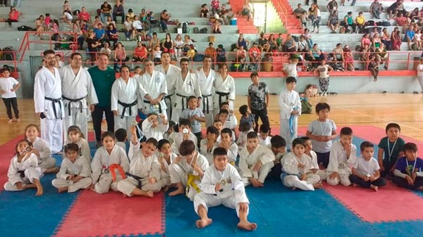 Gran desempeño de alumnos de la escuela municipal de Karate de San Rafael