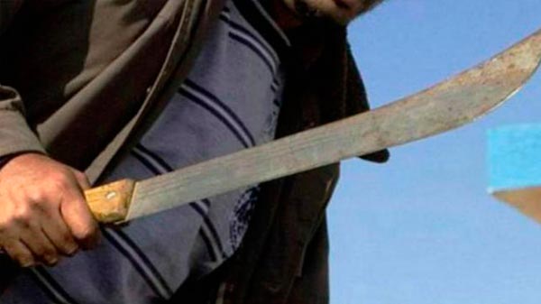 Usaron un machete para asaltar a un joven