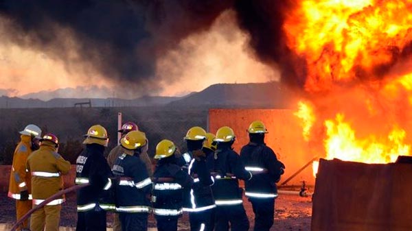 80 bomberos de la provincia se capacitaron en el “Seminario de incendios industriales”