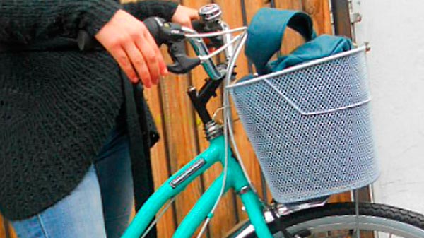 Las playas de estacionamiento deberán tener un lugar para las bicicletas