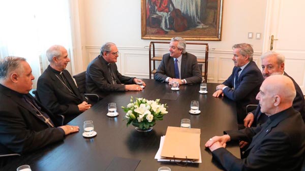 El presidente Alberto Fernández junto a la Conferencia Episcopal Argentina