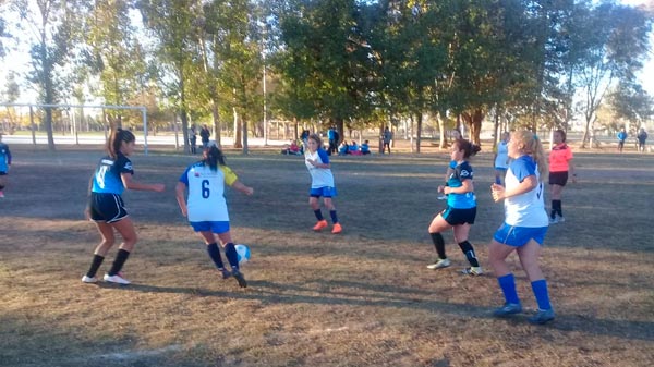 Fútbol femenino: se aproxima la primera edición de «Copa Embajadoras» 