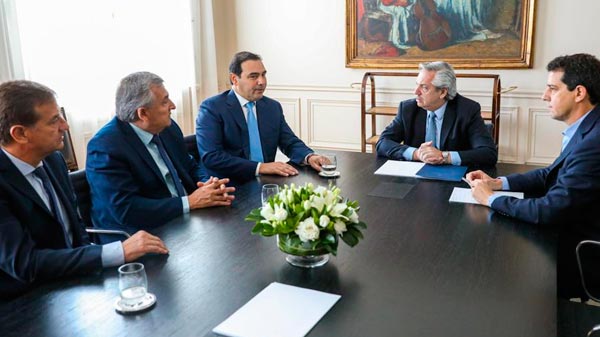 Suárez calificó de «muy satisfactoria» su reunión con el presidente