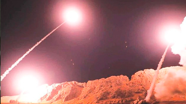 Irán atacó con más de una docena de misiles instalaciones estadounidenses en Irak