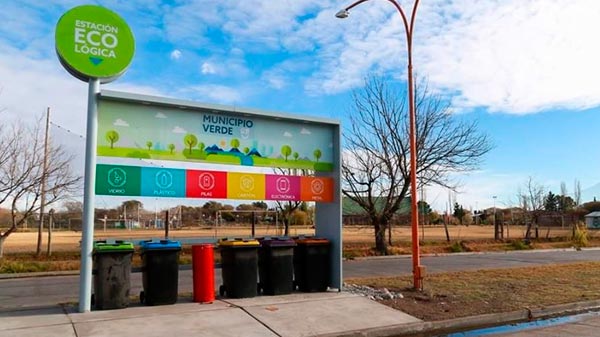 Continúan concientizando cómo utilizar correctamente las estaciones ecológicas