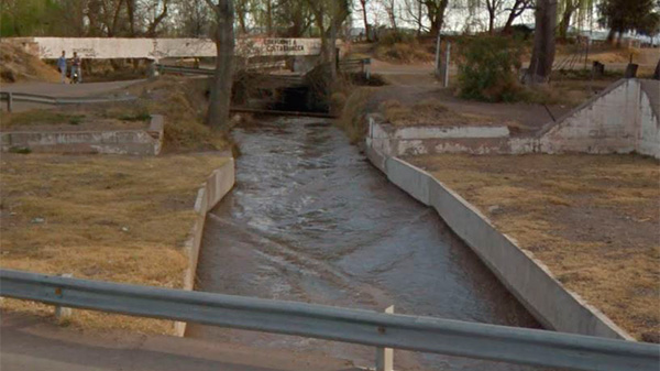 Un bebé de dos años falleció tras caer a un canal