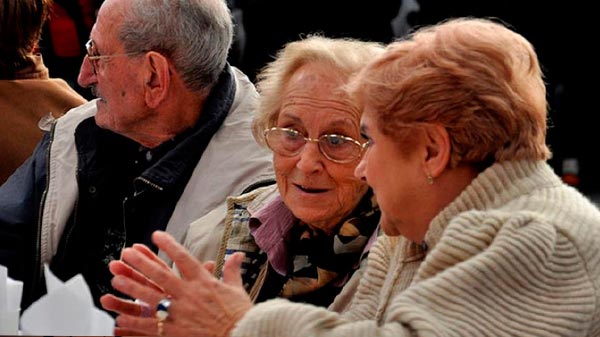 Habilitarán salidas para los ancianos que residen en geriátricos