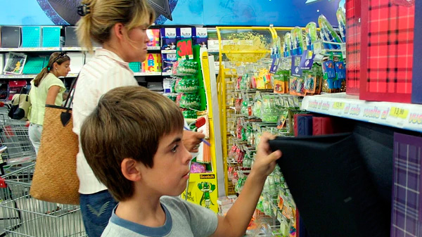 “Vuelta al Cole”: el Gobierno lanzó una canasta escolar de 10 útiles a $500 en supermercados y librerías
