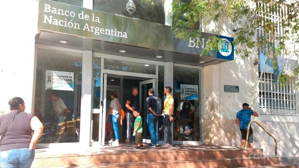 Piden que los bancos de Mendoza atiendan de 10 a 15 horas