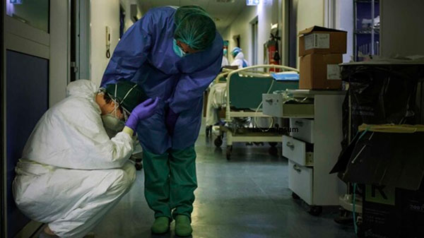 33 médicos muertos en Italia en la batalla contra el coronavirus: “Estamos indefensos y sin armas”