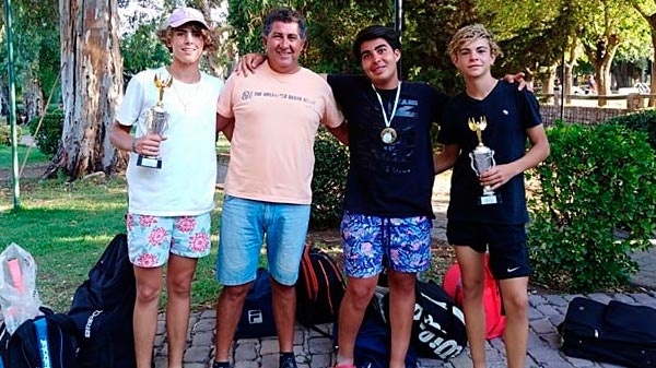 Gran desempeño de sanrafaelinos en el primer torneo Regional de Tenis