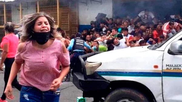 El régimen de Maduro cerró el principal acceso a Caracas y crecen las protestas y saqueos en medio de la cuarentena por el coronavirus