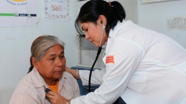 Solicitan agilizar los trámites para que médicos extranjeros puedan atender en Argentina