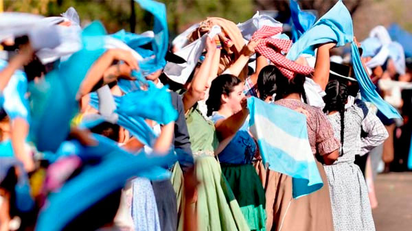 Este jueves se presenta el pericón nacional en la plaza San Martín