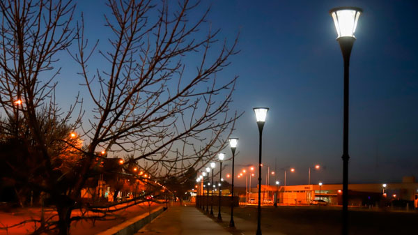 Plazas, bulevares y avenidas lucen nuevas luminarias led