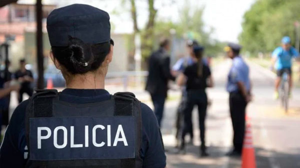 Suárez agradeció a los policías de Mendoza «que nos cuidan en este difícil momento»