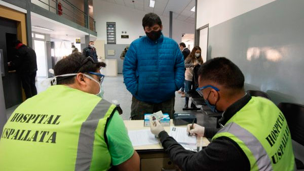 Los camioneros que ingresan a la provincia están siendo evaluados