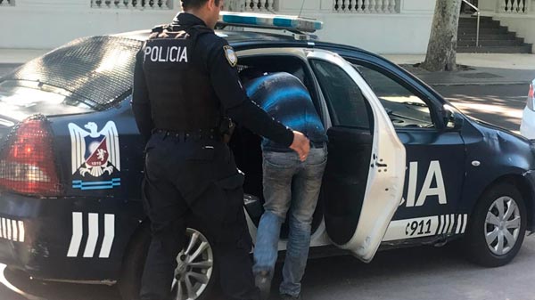 Sujetos robaron mercadería de un comercio en Las Paredes