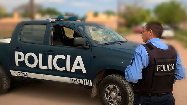 Policía detuvo a tres sujetos que intentaban robar puertas