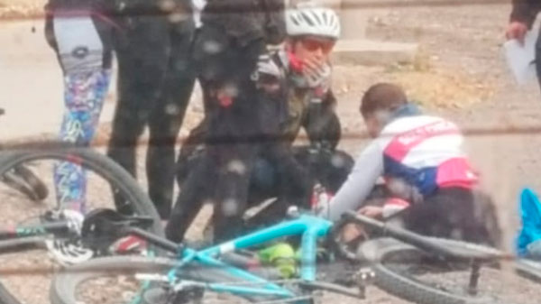 Las Paredes: una joven ciclista se descompesó y debió ser trasladada al hospital