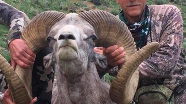 El estadounidense que cazó al león Cecil volvió a matar a un animal protegido