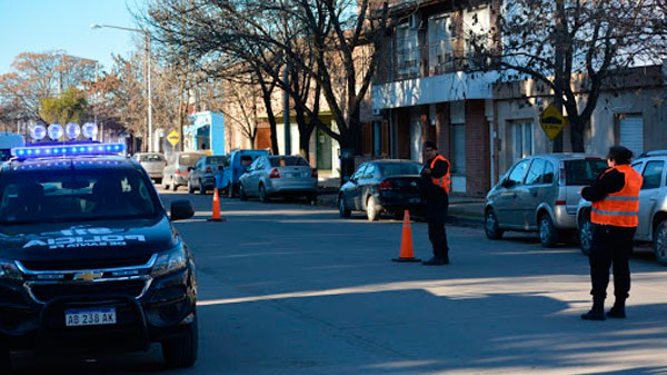 Mendocinos detenidos por circular con permisos truchos