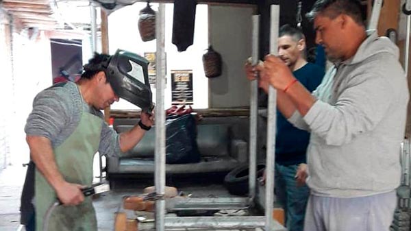 Agrupación Refugios para los sin Techos continúa con la entrega de estufas solidarias