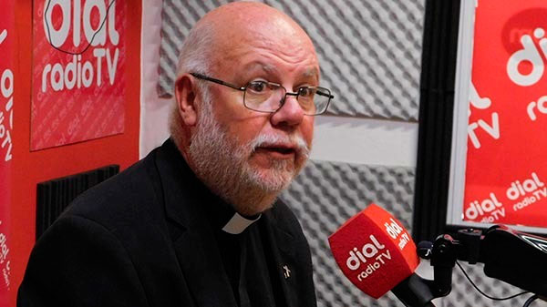 Padre Álvarez sobre los fieles que quieren la hostia en la boca: «Esas personas no representan a la Iglesia Católica»