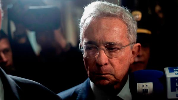 Ordenan la prisión domiciliaria del expresidente colombiano Alvaro Uribe